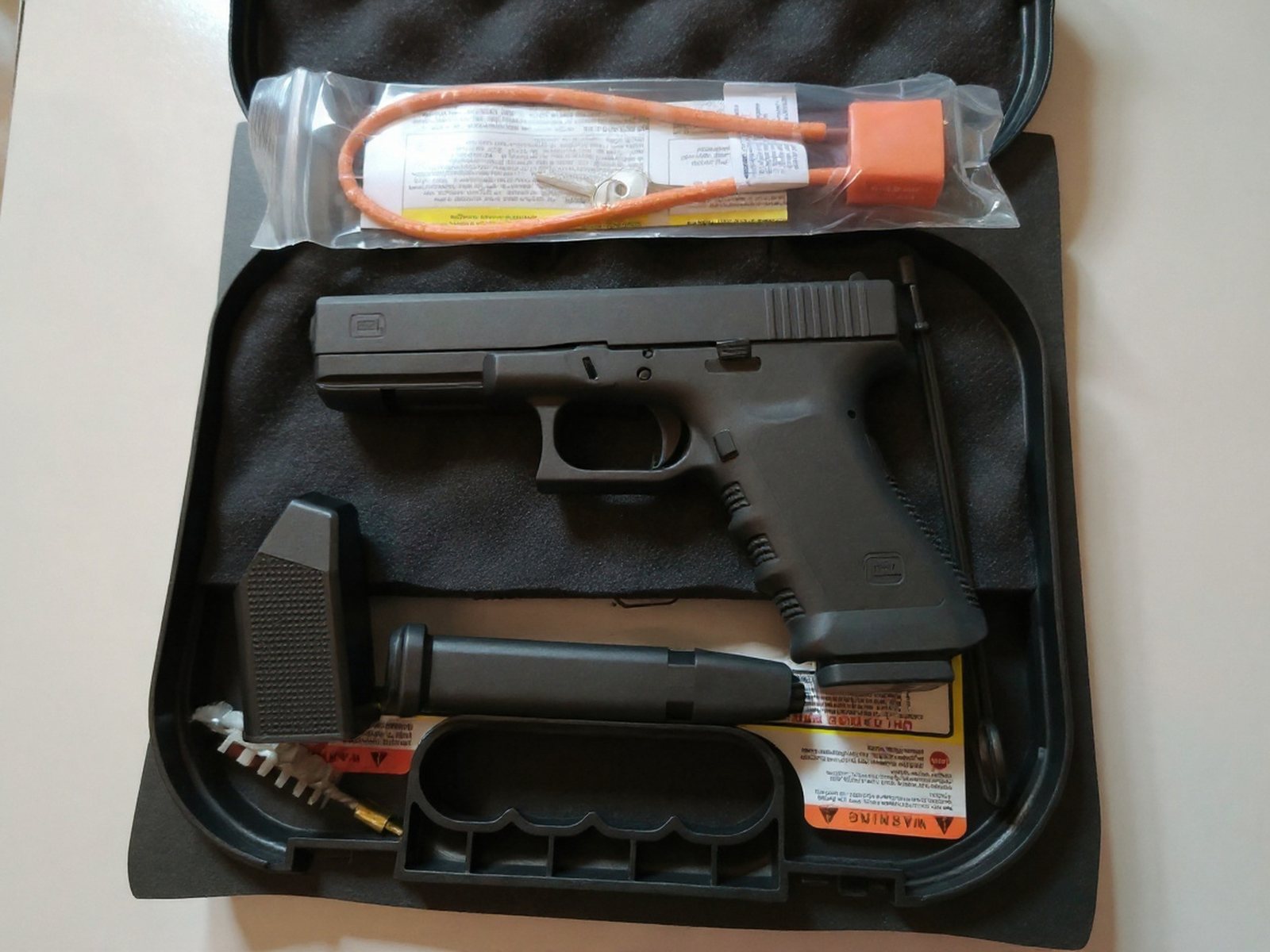 Glock 17 Gen3 9mm with magazines and mag loader