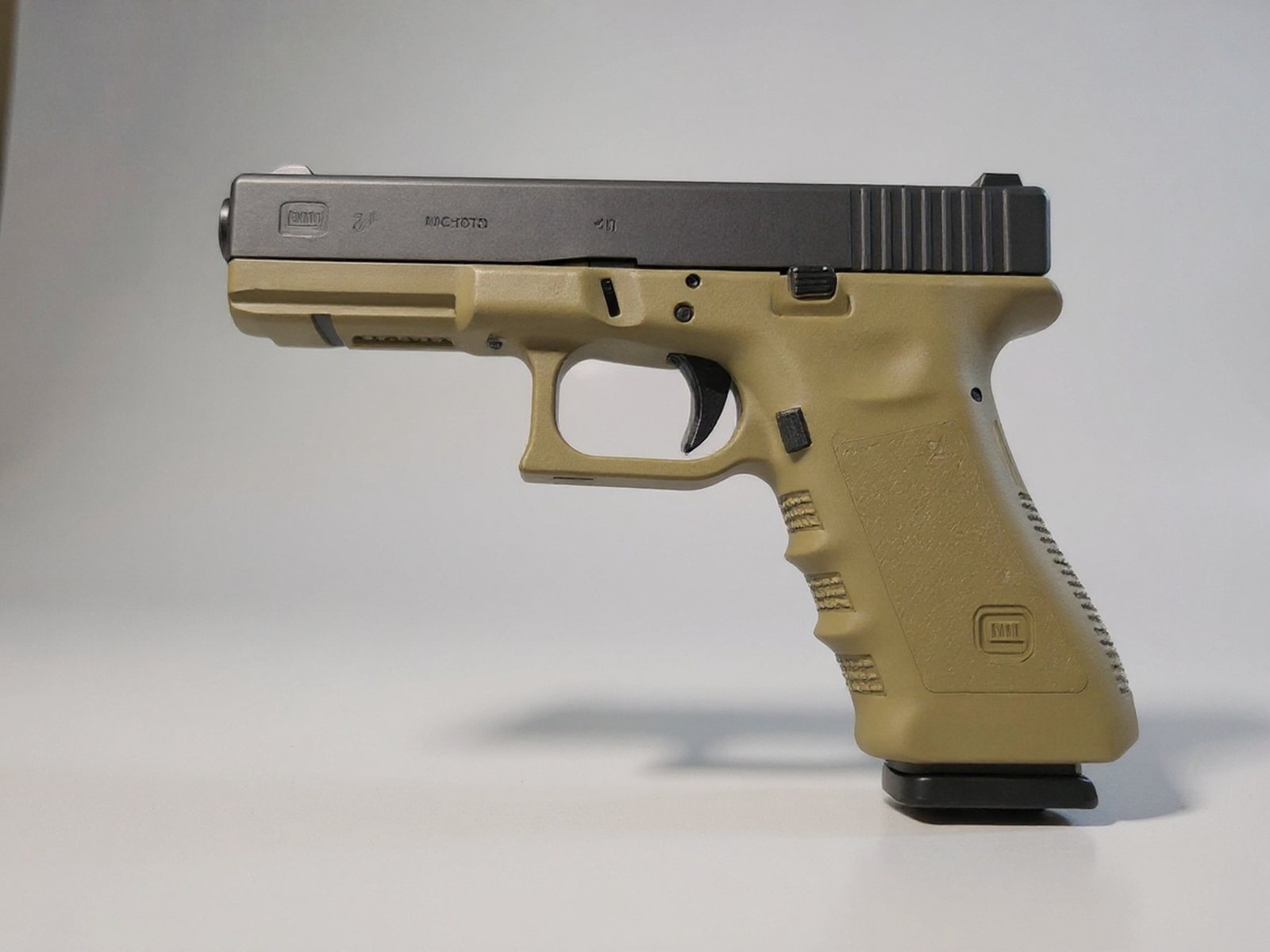 Glock 22 .40 with magazines